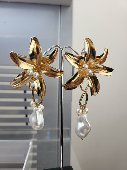 Flower Statement Pearl Earrings